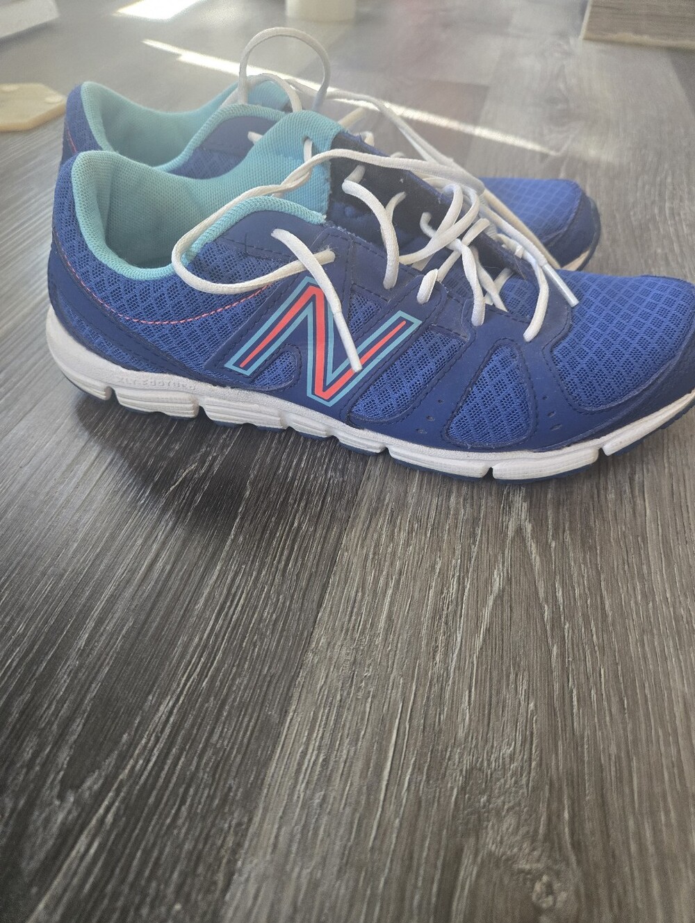 New Balance 550 v3 Womens Blue Running Shoes Great Condition Womens 8.5